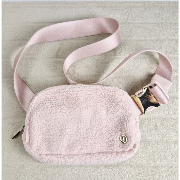 Lululemon Everywhere Belt Bag Sherpa Fleece Pink Rose Gold Buckle OS Crossbody - Picture 1 of 14